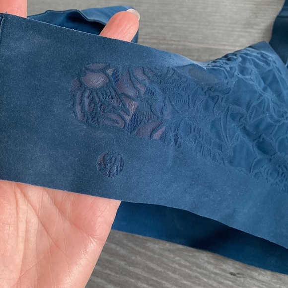 Blue padded sports bra - Picture 2 of 3